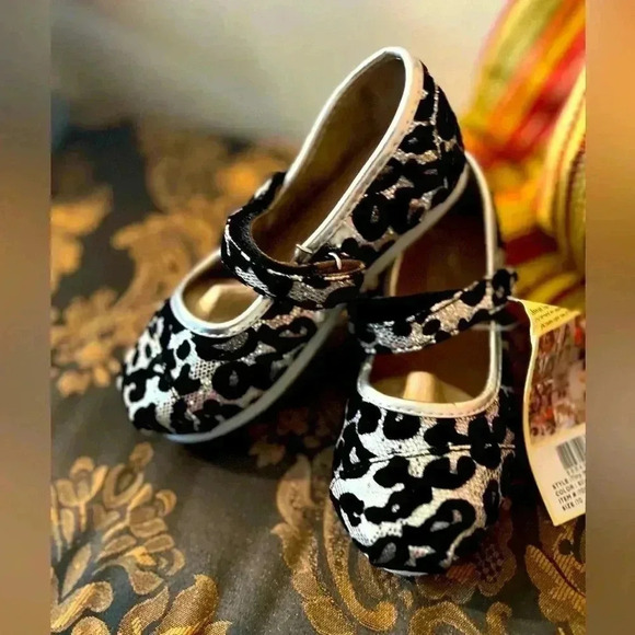 Toms Other - GIRLS TOMS LEOPARD PRINT MARY JANE STYLE SHOE SIZE 10T NIB